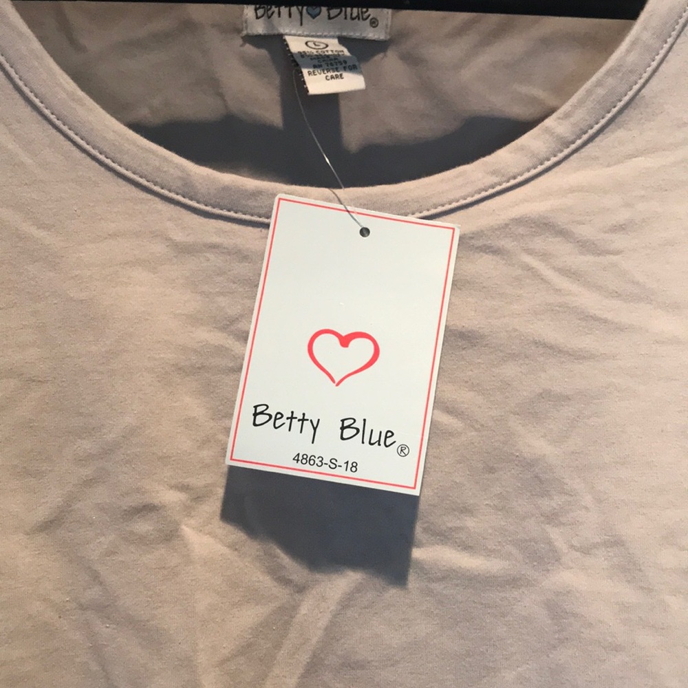 Gray T-shirt one-piece with button snap close - Picture 3 of 3